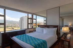 21st Floor Condo With View of Ko'olau Mountains and the Ala Wai Canal condo